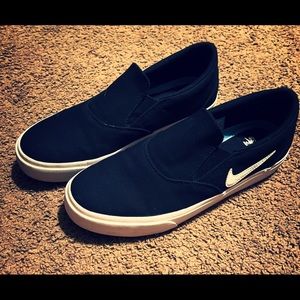 MEN'S NIKE SB CHARGE SLIP-ON SNEAKERS